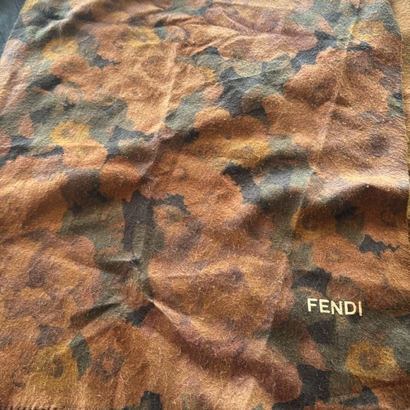 Authentic FENDI Cashmere Scarf Fendi Logo Corner - Picture 2 of 5